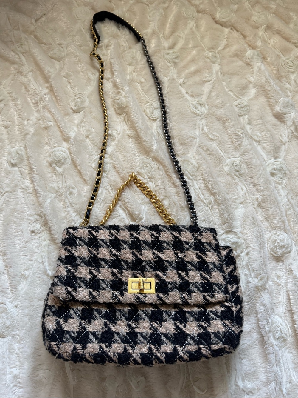 Houndstooth Chain Shoulder Bag in Black and Cream